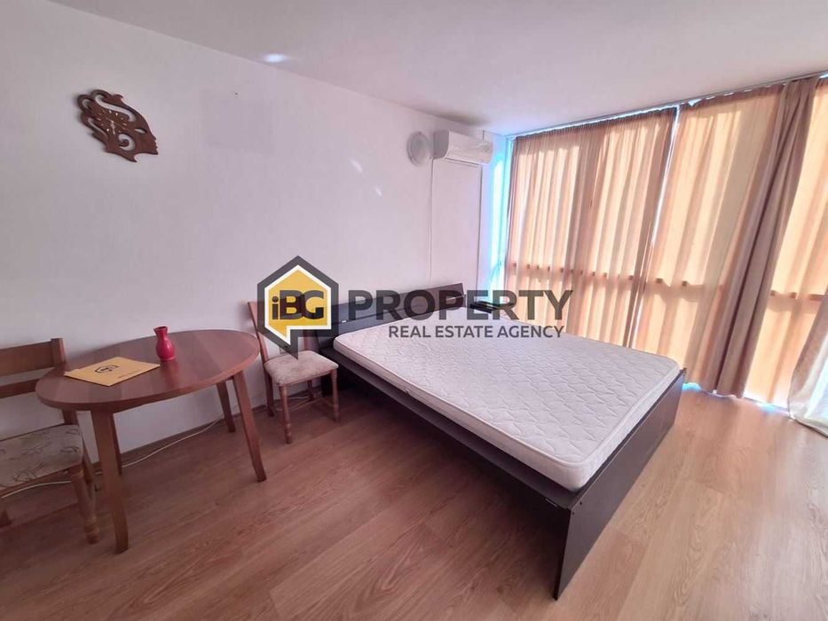 Просторен и светъл апартамент в Бяла