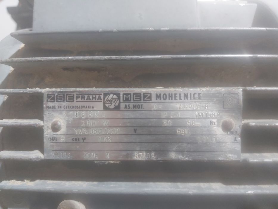 Продам двигатель на 380,баллоны разные