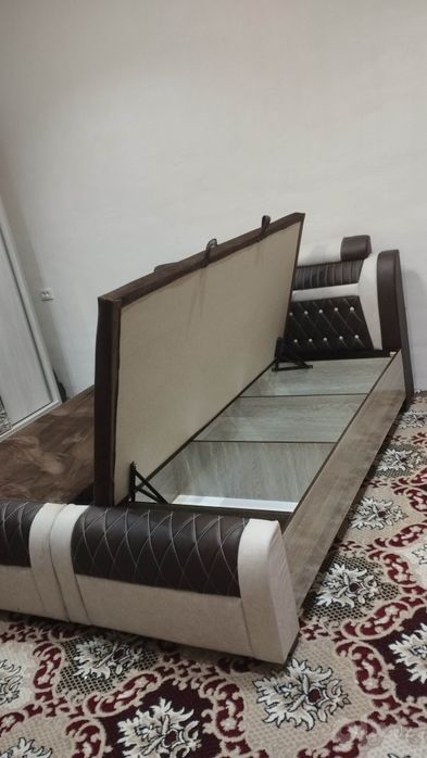 Sandiqli kravat , harhil rangdagilari bor