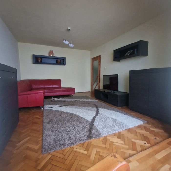 Închiriez apartament 4 camere