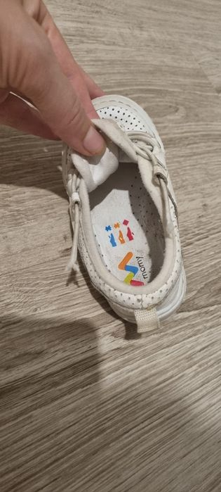 Продам кроссовки детские