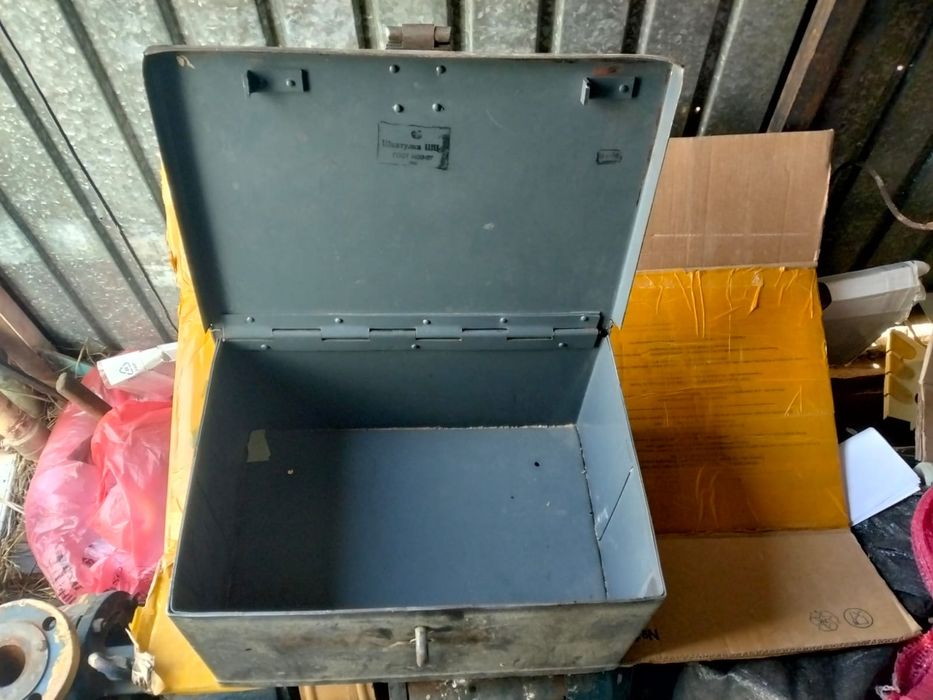 Продам металлический ящик