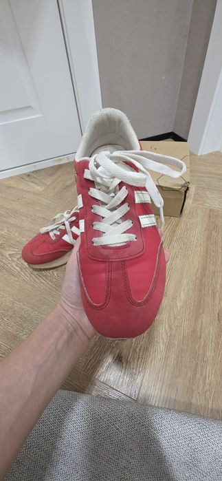 Продам кроссовки 39р