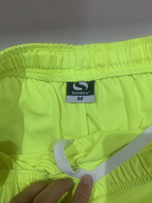 Продам комплект футбольной / теннисной формы. Размера M.