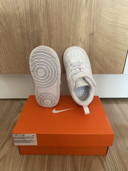 Обувки и маратонки NIKE