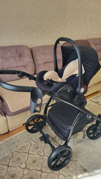 Продаю коляску Tutis Nanni 3 в 1