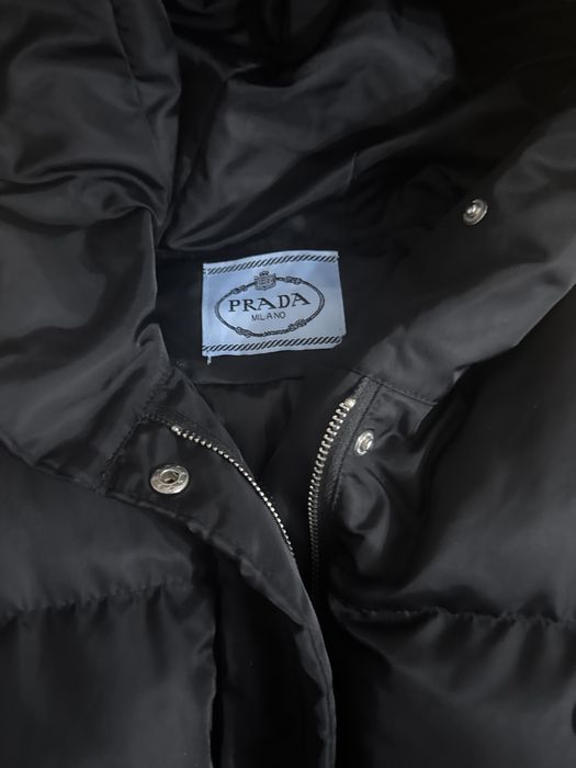 Куртка б/у прада черная