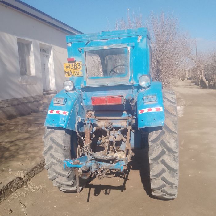Traktor va Presspodborchik sotiladi.