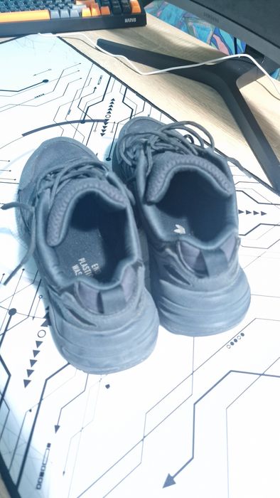 Vand pantofi sport marca Adidas ZX22