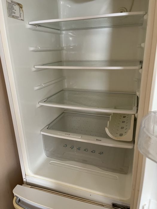 Продам холодильник Самсунг ,