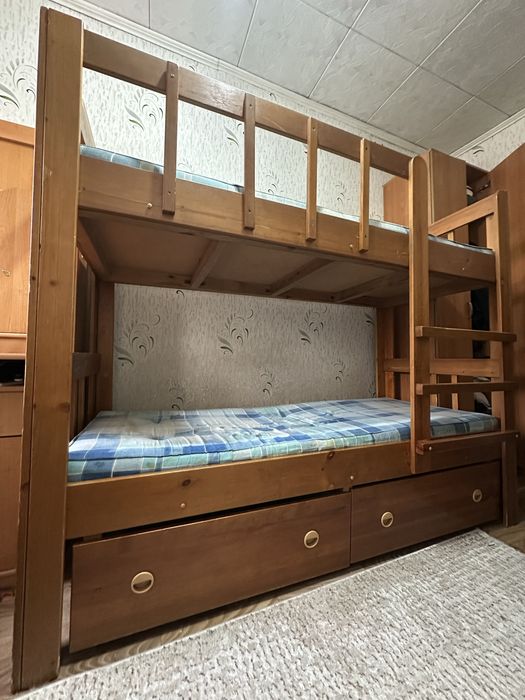 Кровать двухъярусная с 2-мя матрасами