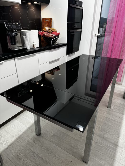 Masă extensibilă din sticlă neagră 110-170 × 70 cm