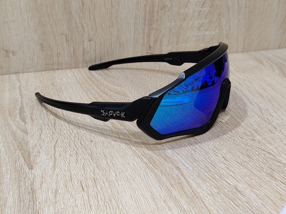 Спортивные солнцезащитные очки