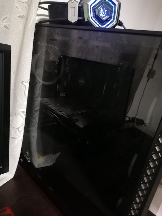 Vând Calculator Gaming cu periferice gaming