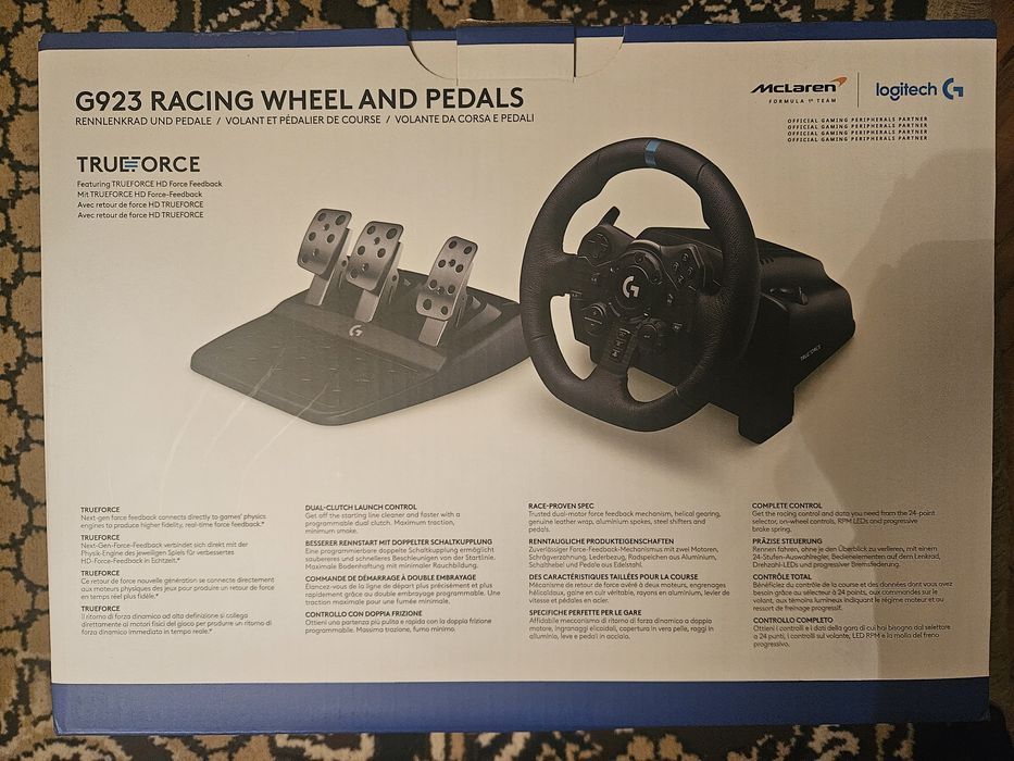 Volan și pedale Logitech G G923 pentru Playstation și PC