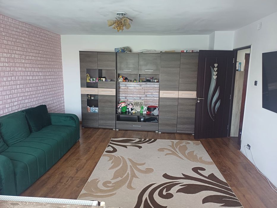 Vand apartament cu 2 camere decomandat!