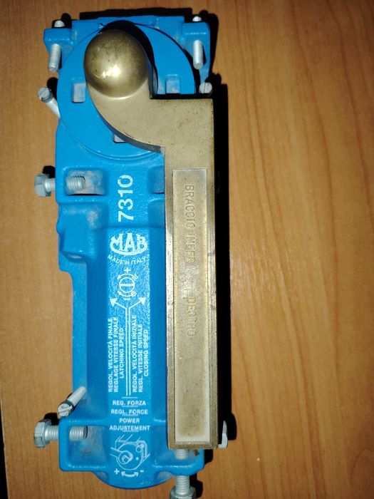 Доводчик. Новый в наличии 2 шт.