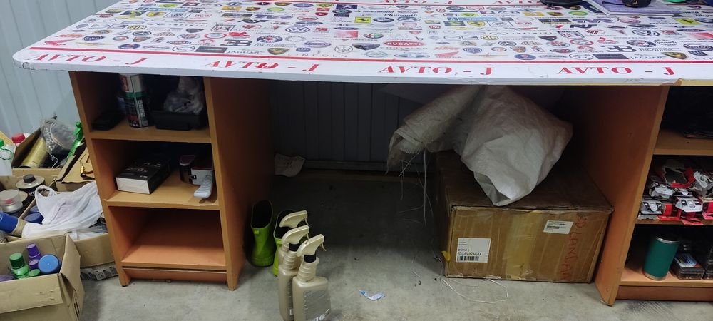 Продается стол б/у для мастерской