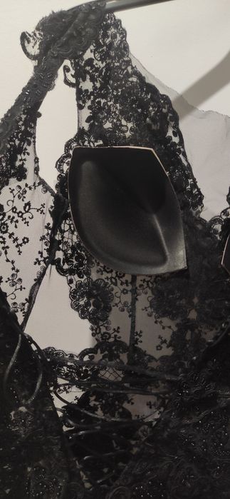 Дантелена бална рокля