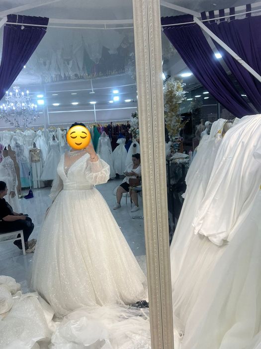 Продам платье очень красивая один раз одевала