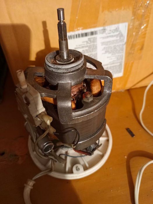Продается  электромотор от мясорубки, советского производства