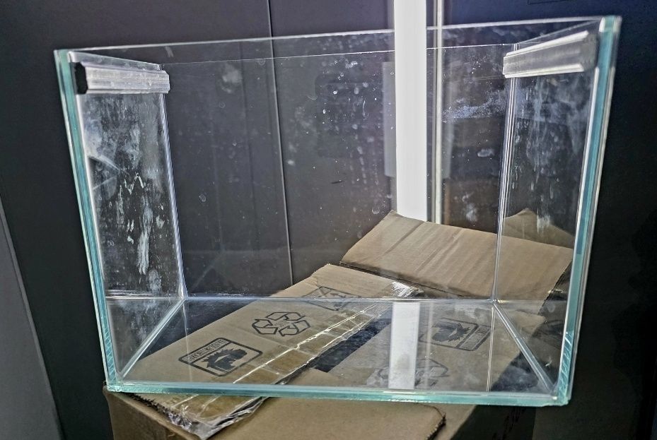 Аквариум 6 литра със стъклен капак