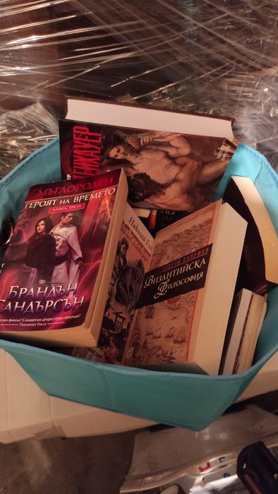 Кашон с книги- 25-30 бр