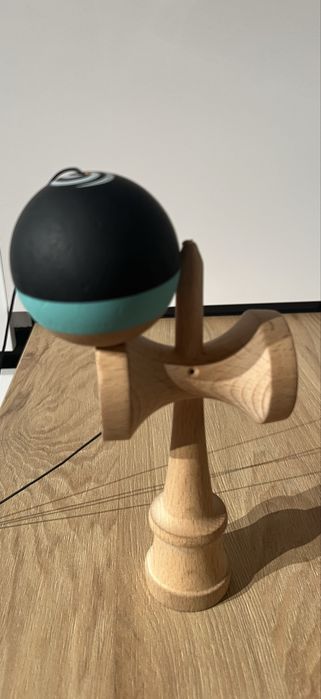 Kendama Okendama antiskid care scartaie ata lunga semnata de Xremus
