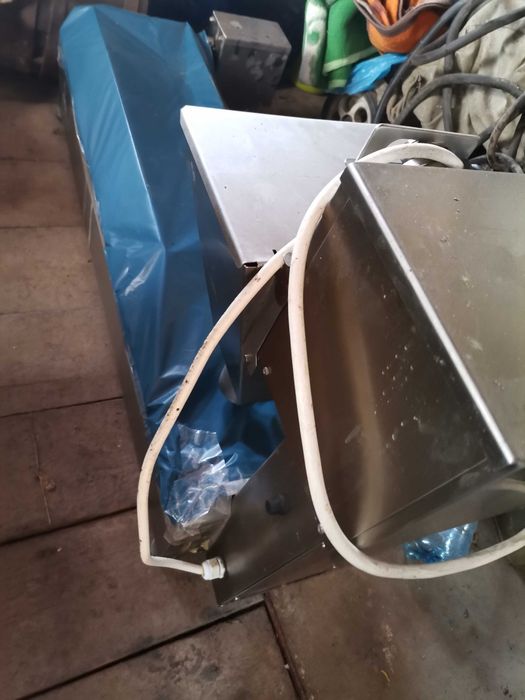 Продавам машина за понички