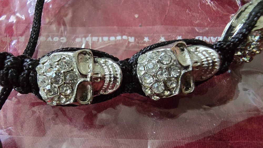 NEW - White Crystal Gem Skull Bracelet - reglabila