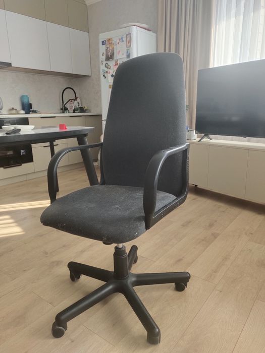 Кресло офисное рабочее