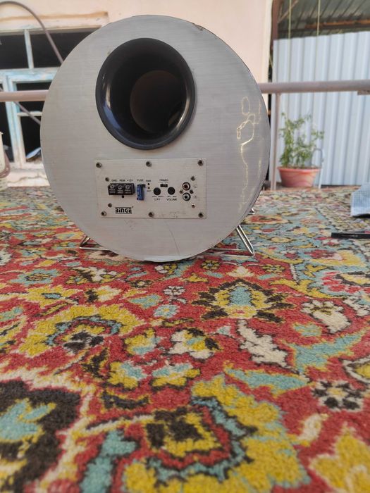 Сабвуфер встроенным усилителем