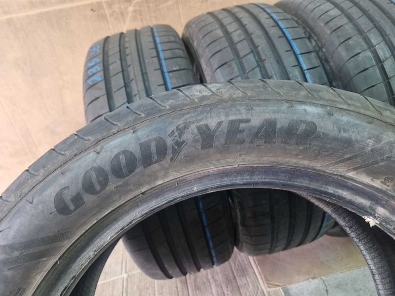 4 Goodyear R19 235/55
летни гуми DOT1817