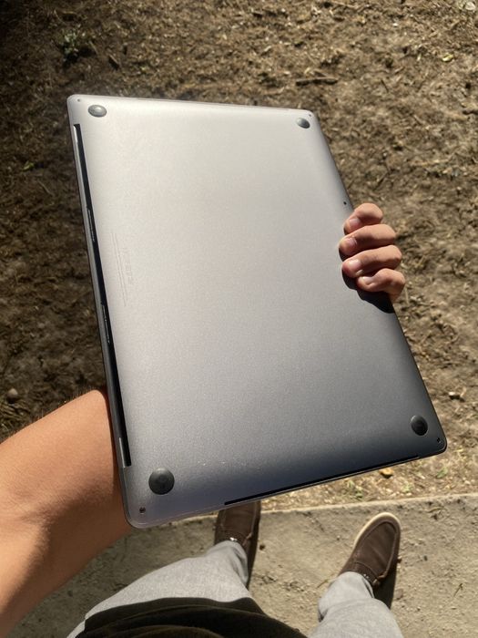 Macbook Pro ( 16 GB RAM, 1 TB SSD )