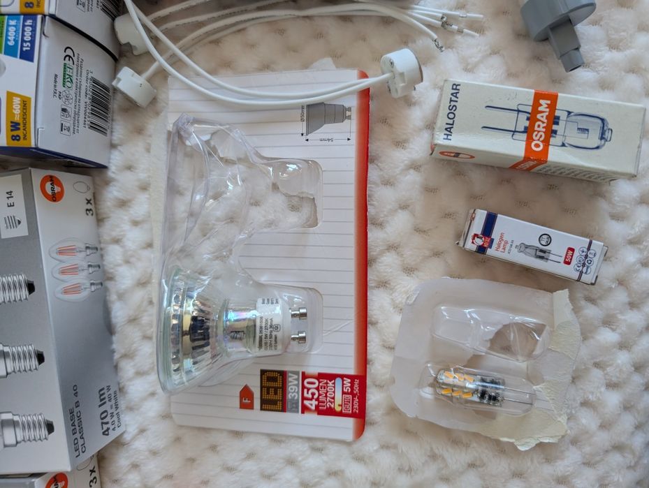 Разнообразни LED крушки и фасунги