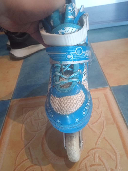 Продам роликовые коньки