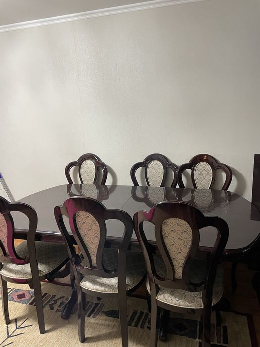 Стол с 6 стульями и стенка