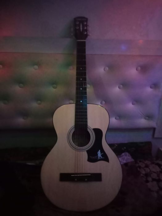Гитара акустическая