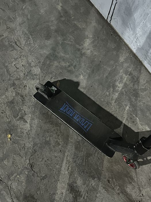 Продам трюковой самокат кастом