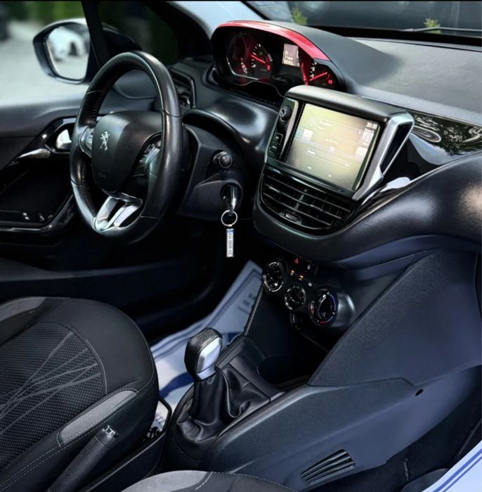 PEUGEOT 208 1.4HDI 2015г 121.000км