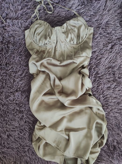 Сатенена къса рокля с корсет