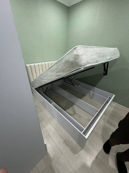 Кухонный мебель и мдф двери на заказ.