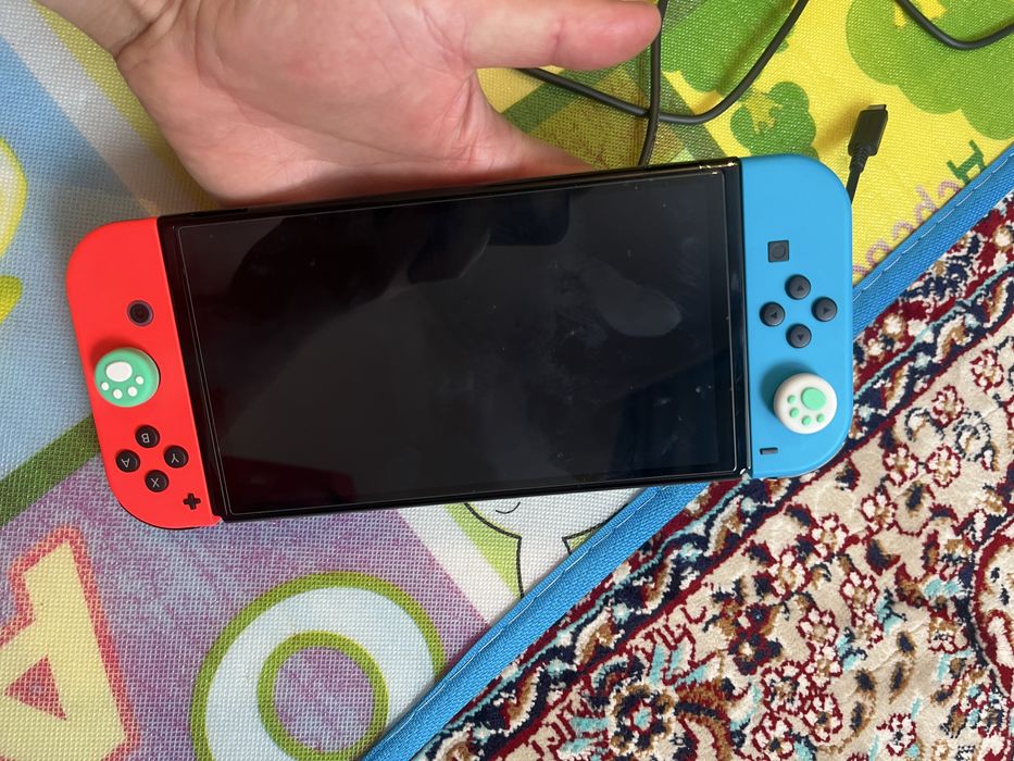 Продам nintendo switch oled