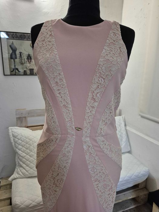 Елегантна дълга рокля на Lucy, часто нова