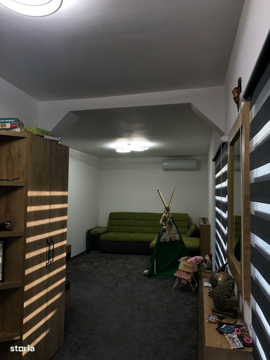 Casă cu 6 camere, garaj și subsol în oraș