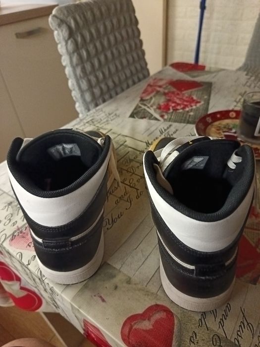 Продавам Джордан ки 41 номер от 300 на 150 лв