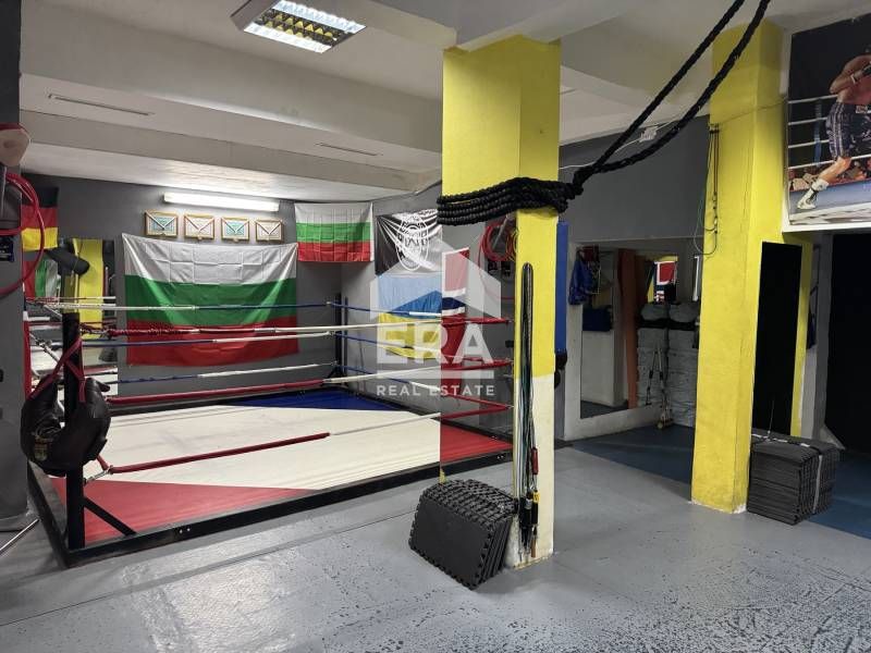 Фитнес зала на две нива за продажба, в самостоятелна тухлена сграда, р