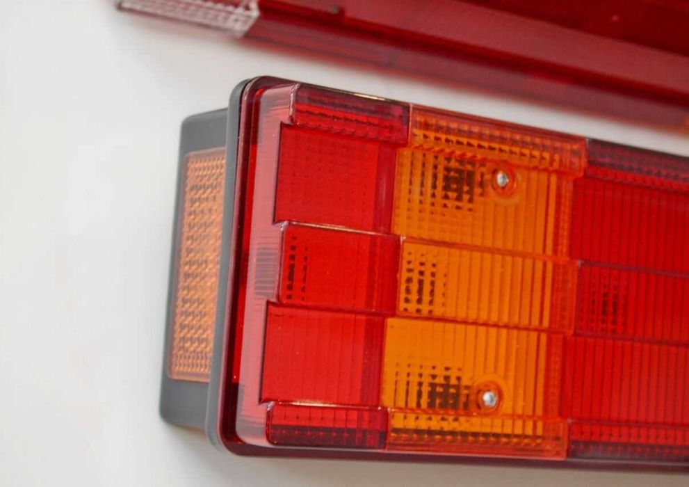 1 бр. Универсални задни светлини стопове стоп с крушка 12-24V