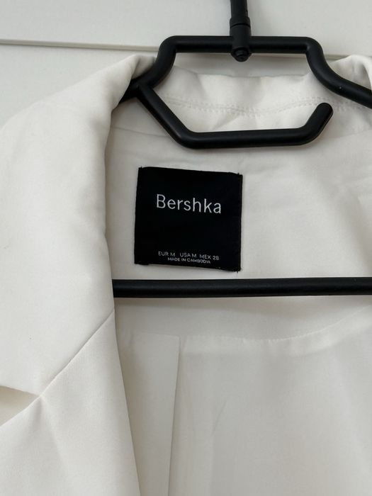 Пиджак белый Bershka