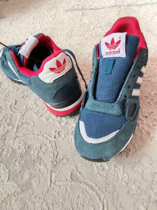 Кроссовка адидас 40